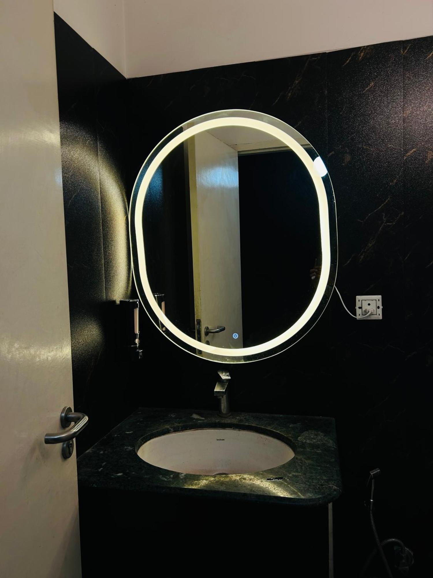 Hotel Shades Of Black 2 Lucknow Esterno foto
