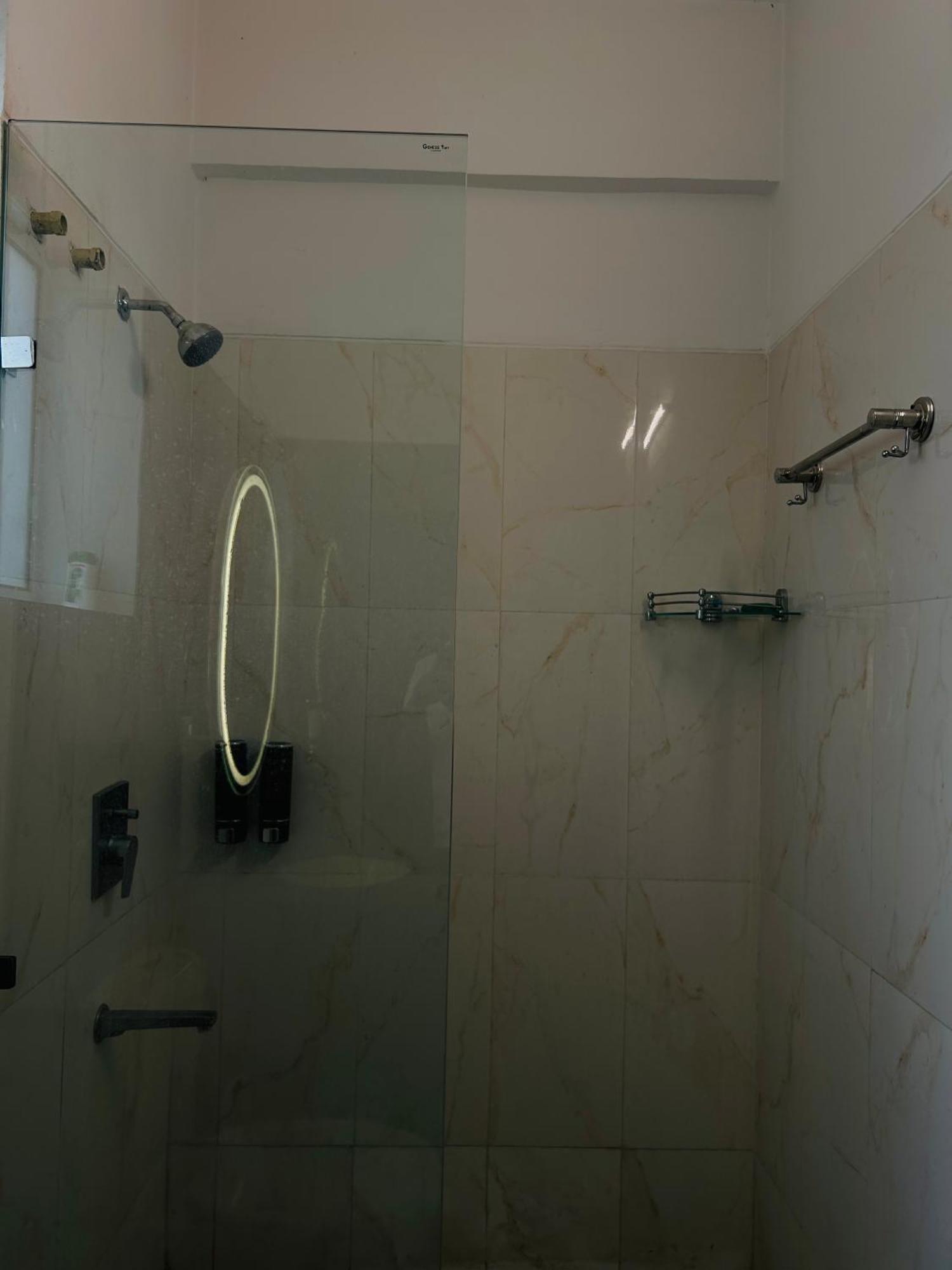 Hotel Shades Of Black 2 Lucknow Esterno foto
