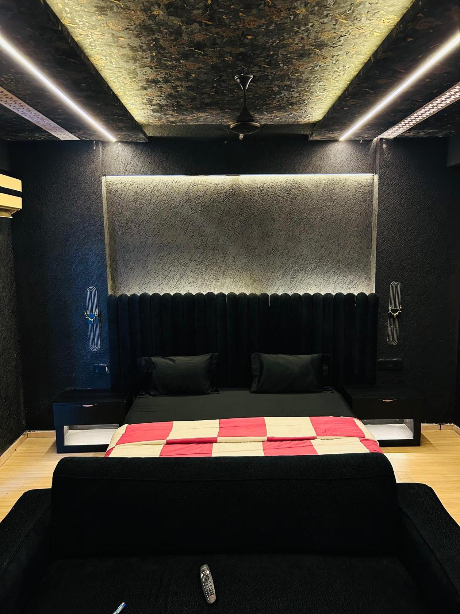 Hotel Shades Of Black 2 Lucknow Esterno foto